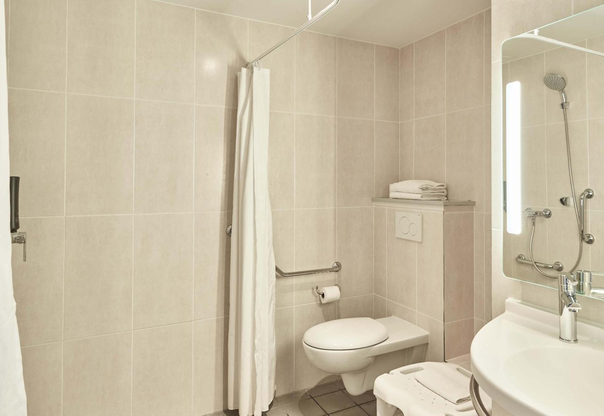 B&B Hotel Massy Gare Tgv Екстериор снимка